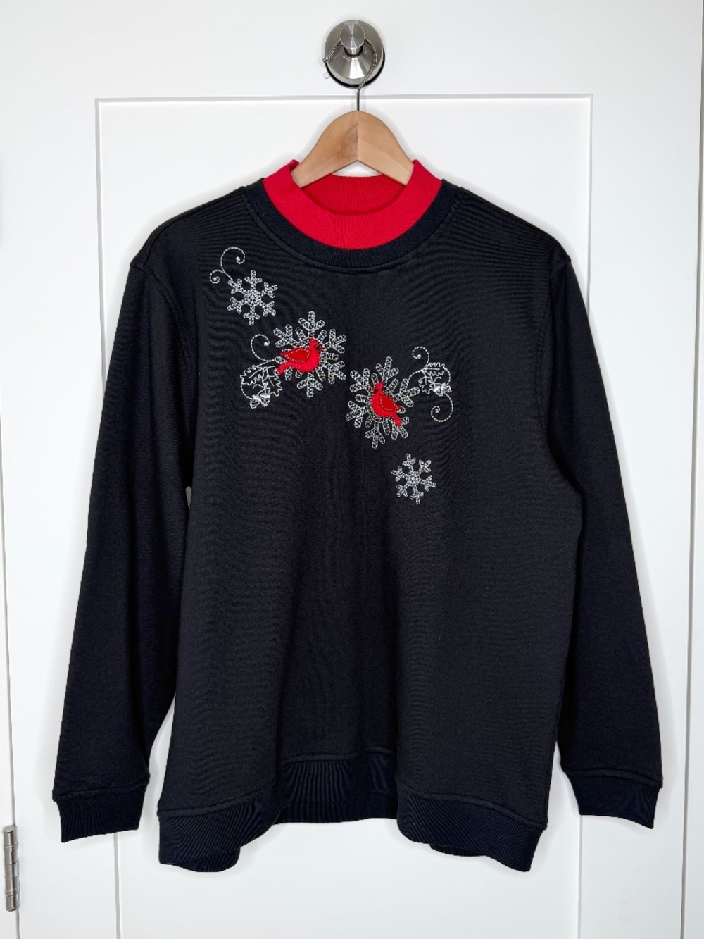 Northern Reflections Embroidered Snowflake Cardinal Mock-Neck Sweatshirt L